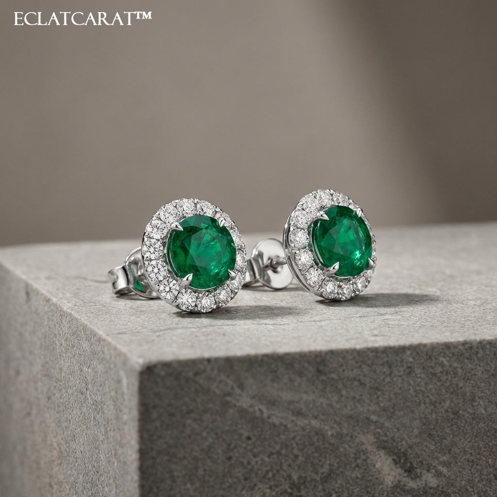 Eclatcarat™ Emerald Radiance Stud Earrings